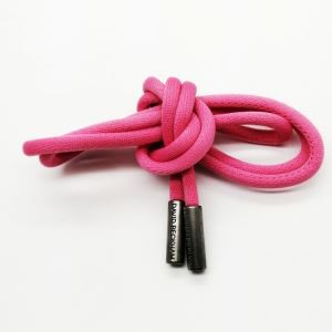 Ronn Zeechnen mam emposte Logo